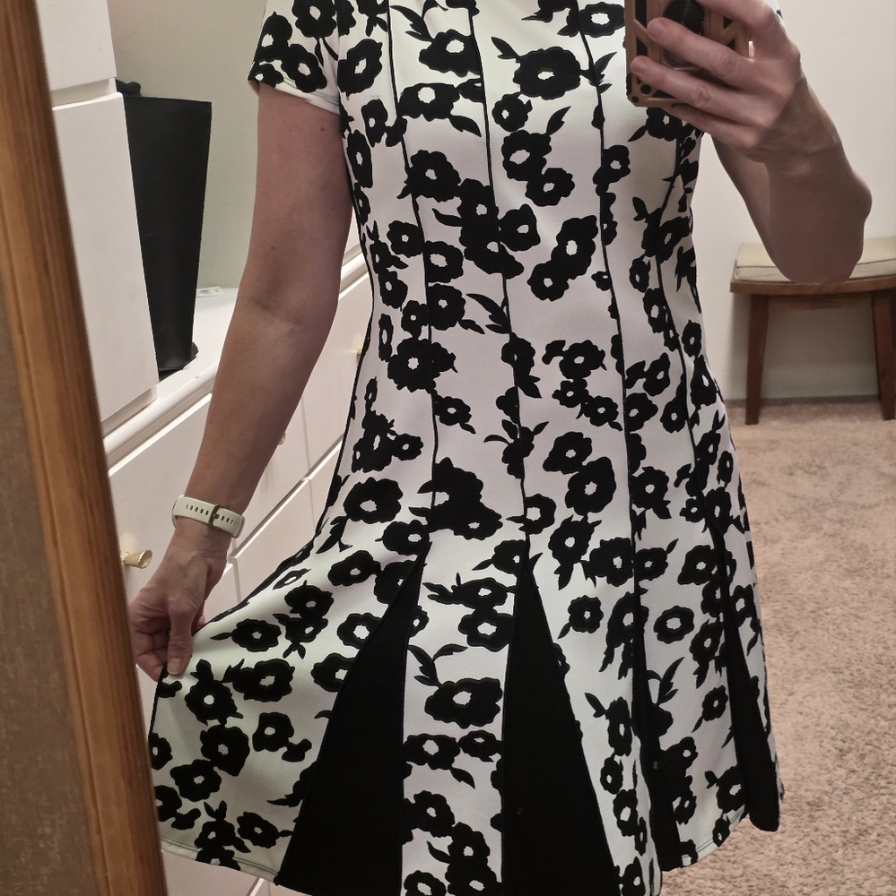 Gorgeous Black and White Flower Print Dress